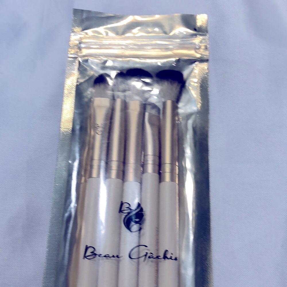 🆕 BEAU GÂCHIS NO. 7 COLLECTION 5 BRUSH SET 7l9
